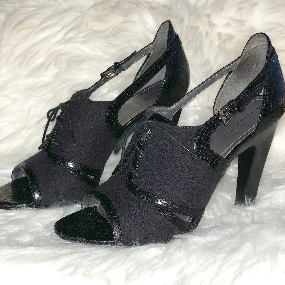 TAHARI Black Cone/Block Heel Cute Business Casual